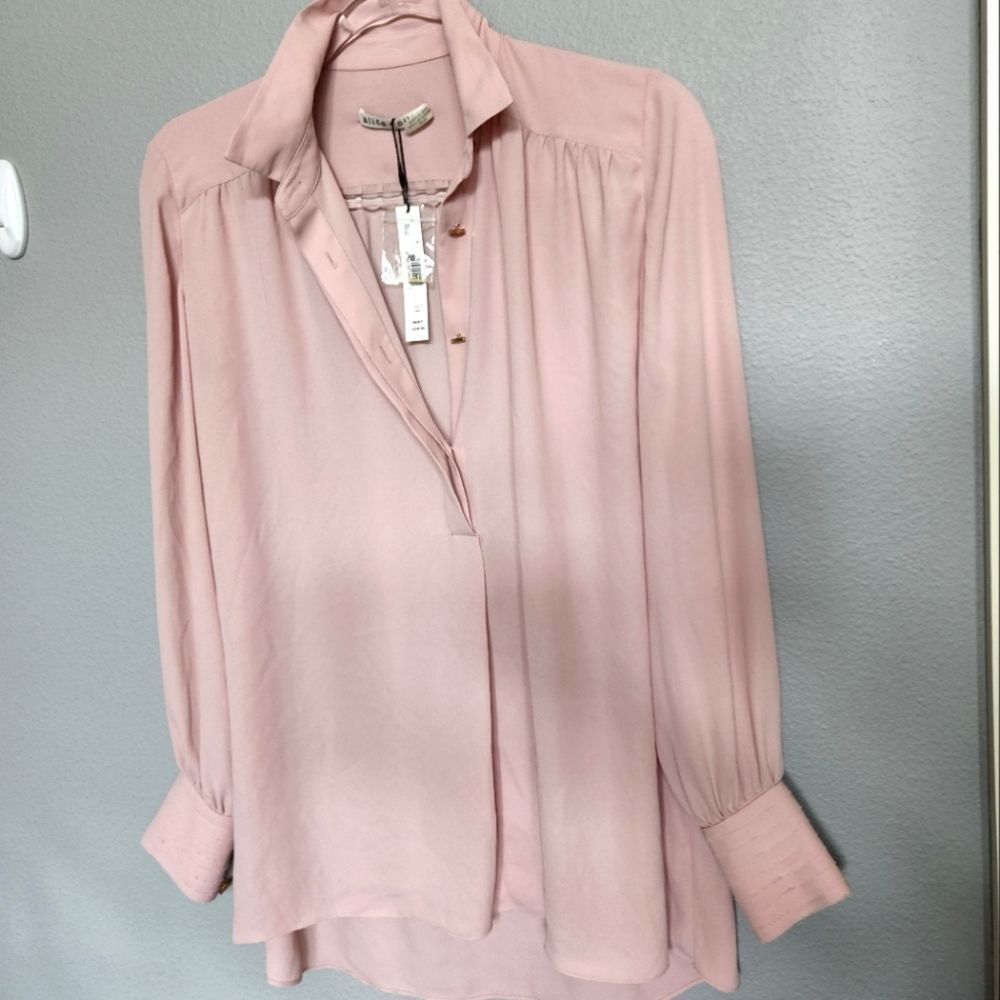 NWT Alice & Olivia pink button up top
